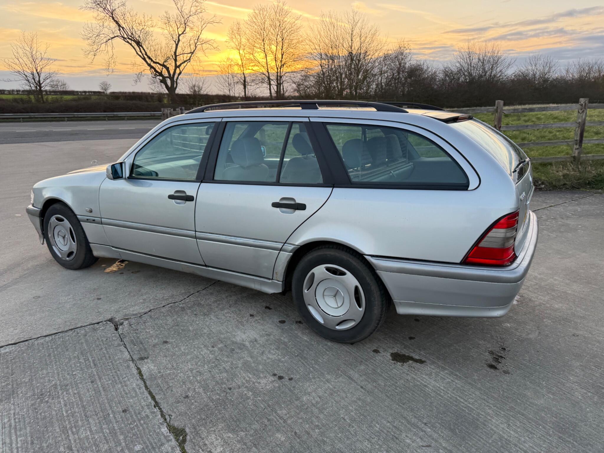 Mercedes-Benz C Class 2.4 C240 Classic 5dr — photo 34 of 66